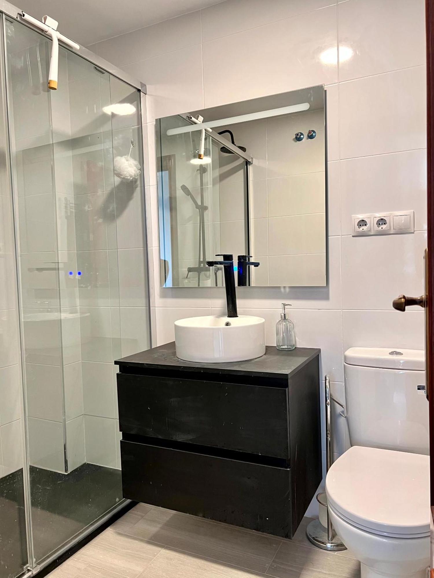 Rare Find! Skyline View-modern 6 Bed 2 Bath Flat In The Heart Of Privatunterkunft Málaga