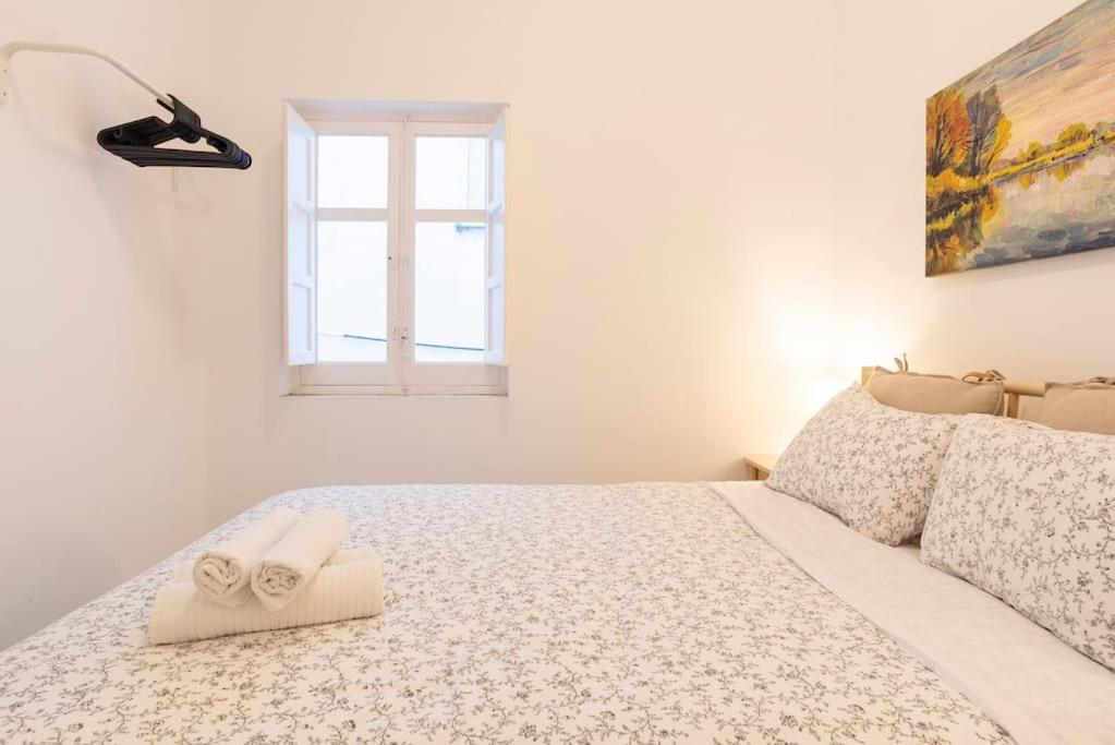 3 Bedroom Flat In Historic Centre Apartment *