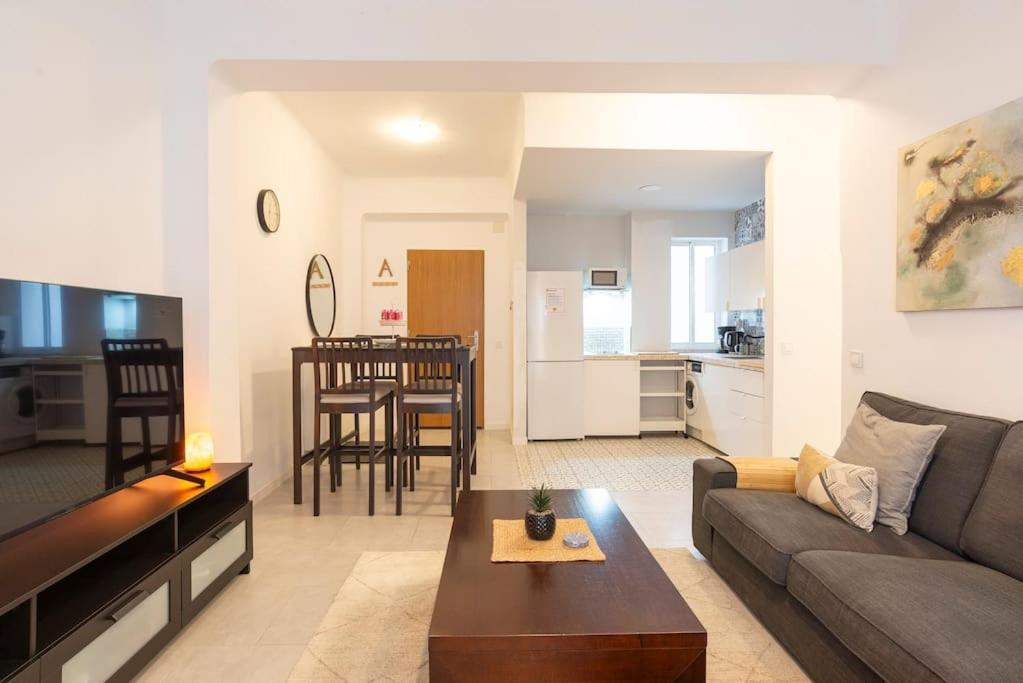 3 Bedroom Flat In Historic Centre * Malaga