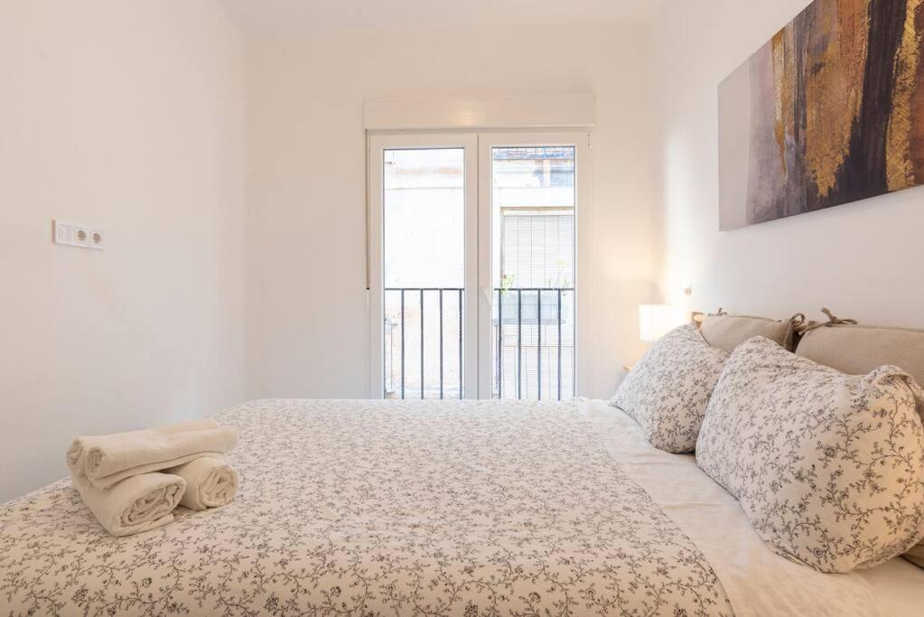 3 Bedroom Flat In Historic Centre Apartment