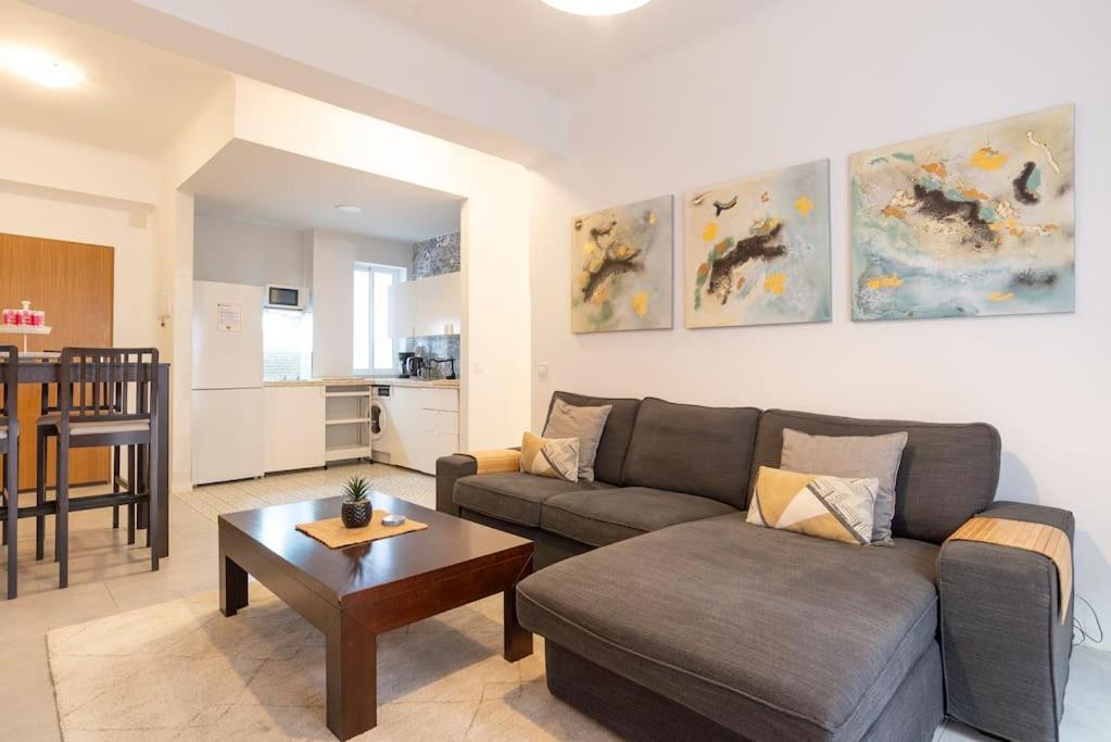 3 Bedroom Flat In Historic Centre Apartment *