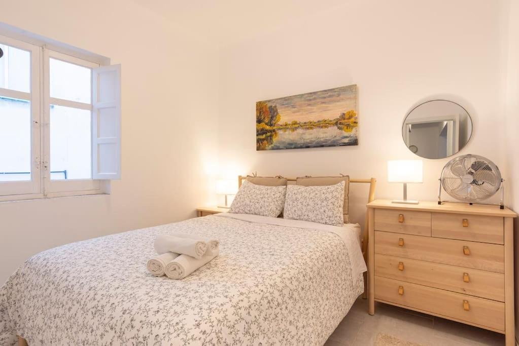 3 Bedroom Flat In Historic Centre Apartment *