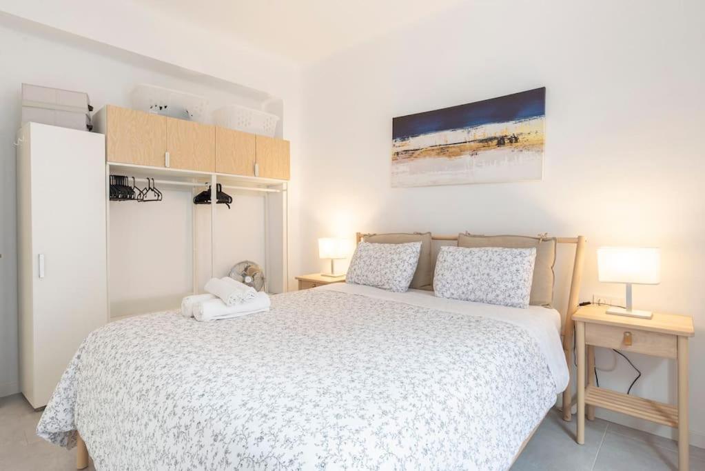 3 Bedroom Flat In Historic Centre Apartment
