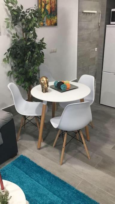 Apartment B, A 3 Minutos De La Estacion De Bus Y Tren *