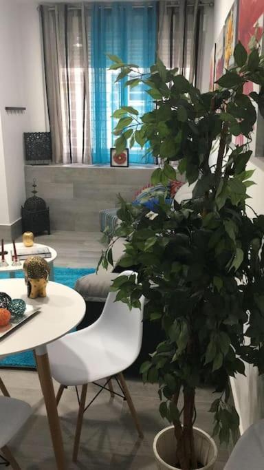 Apartment B, A 3 Minutos De La Estacion De Bus Y Tren *