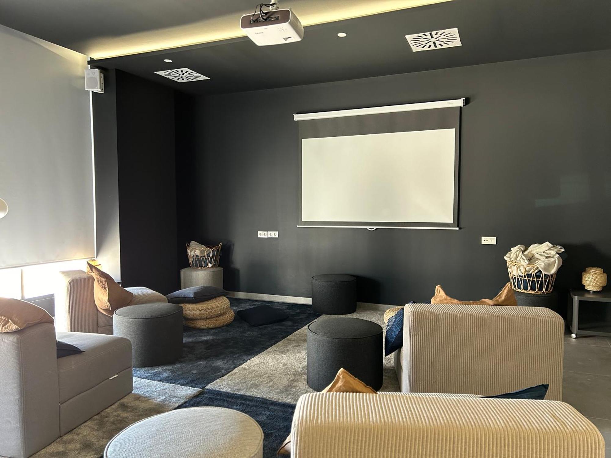 Apartment Luxury Tower Pool&free Parking 10 Min To Historical Center *