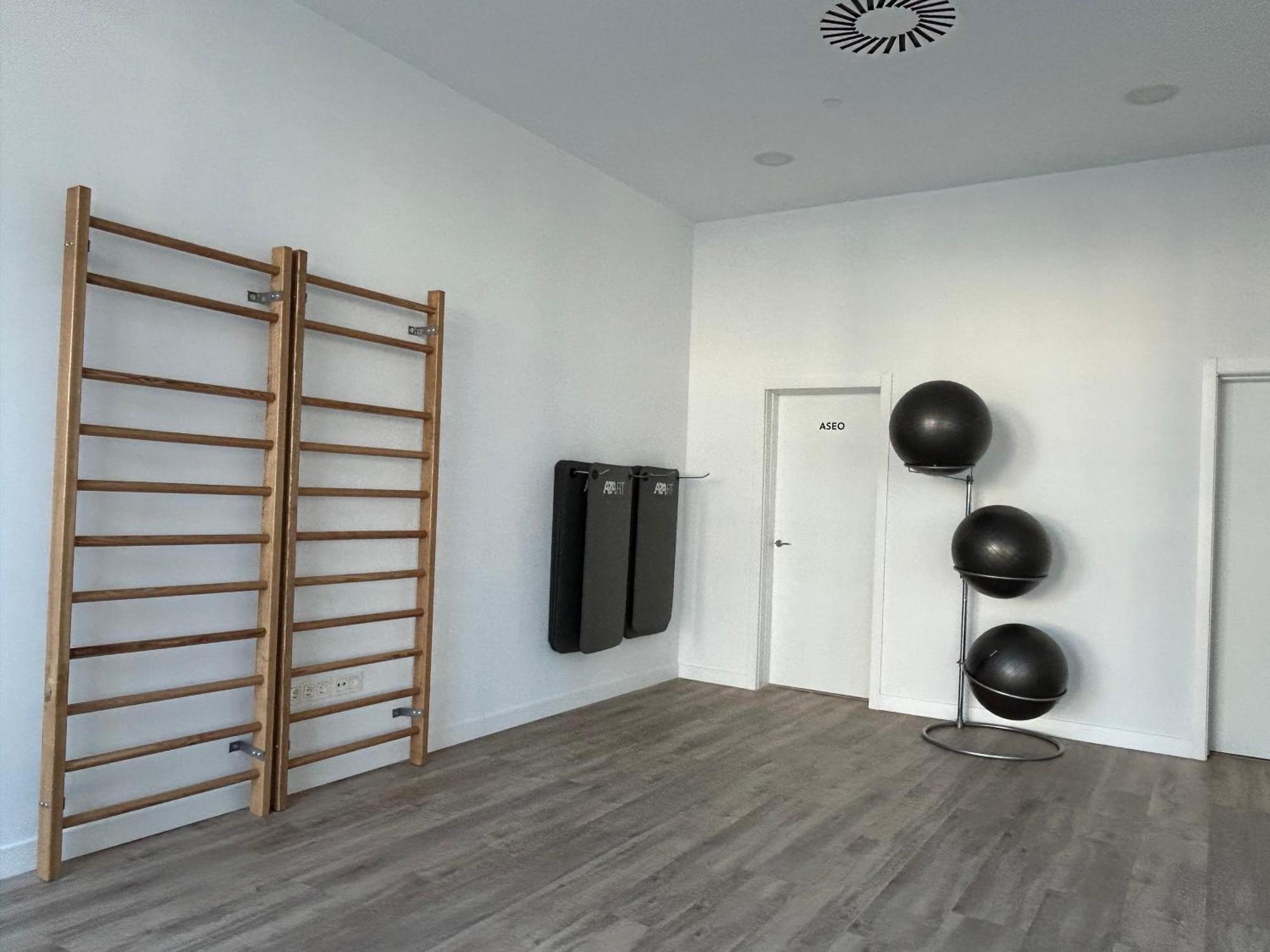 Apartment Luxury Tower Pool&free Parking 10 Min To Historical Center Malaga