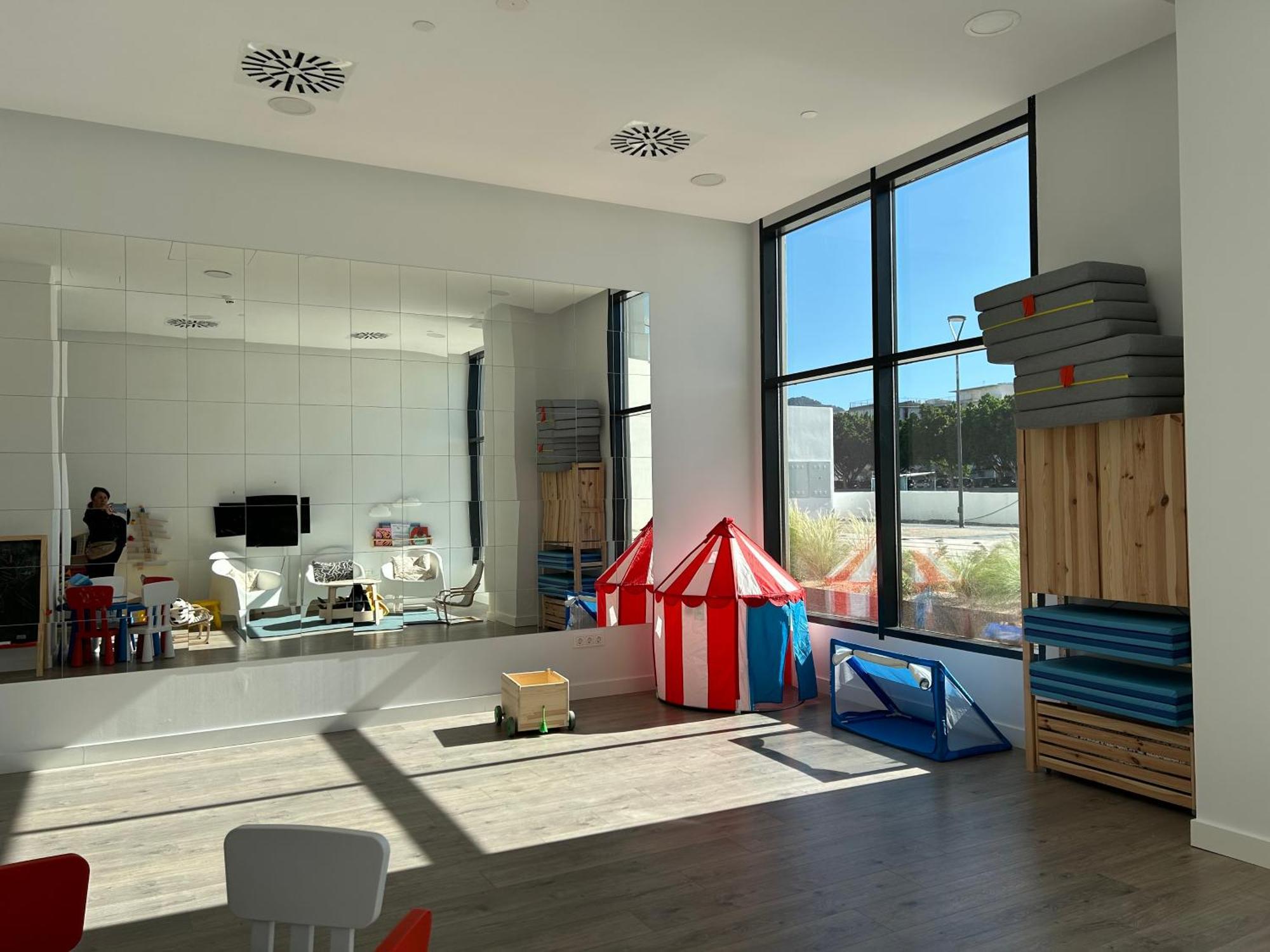 Apartment Luxury Tower Pool&free Parking 10 Min To Historical Center Malaga