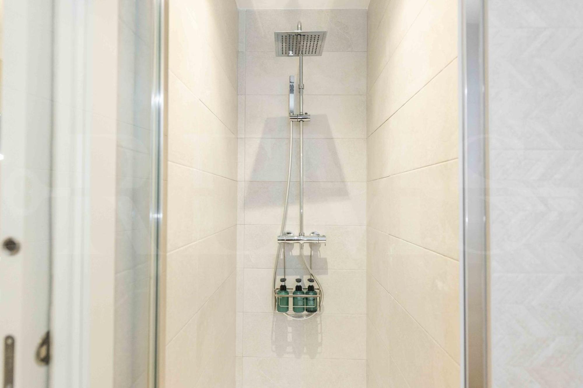 Spacious 3 Bedroom By Rems Malaga