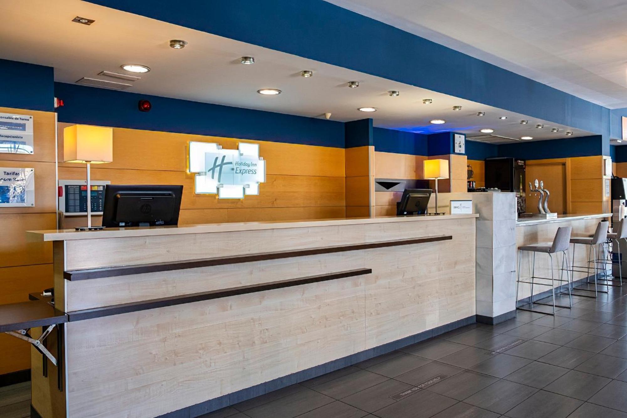 Express Airport By Ihg Hotel