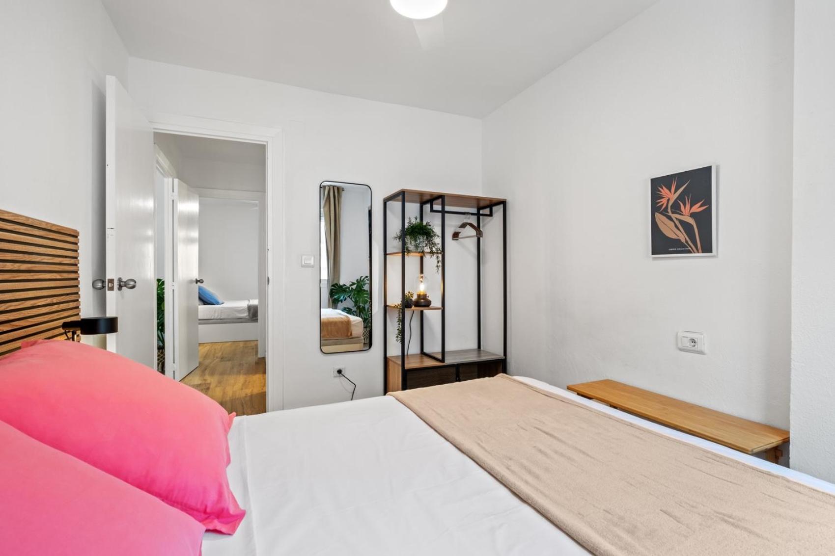 3 Dormitorios, 2 Banos Y Balcon * Málaga
