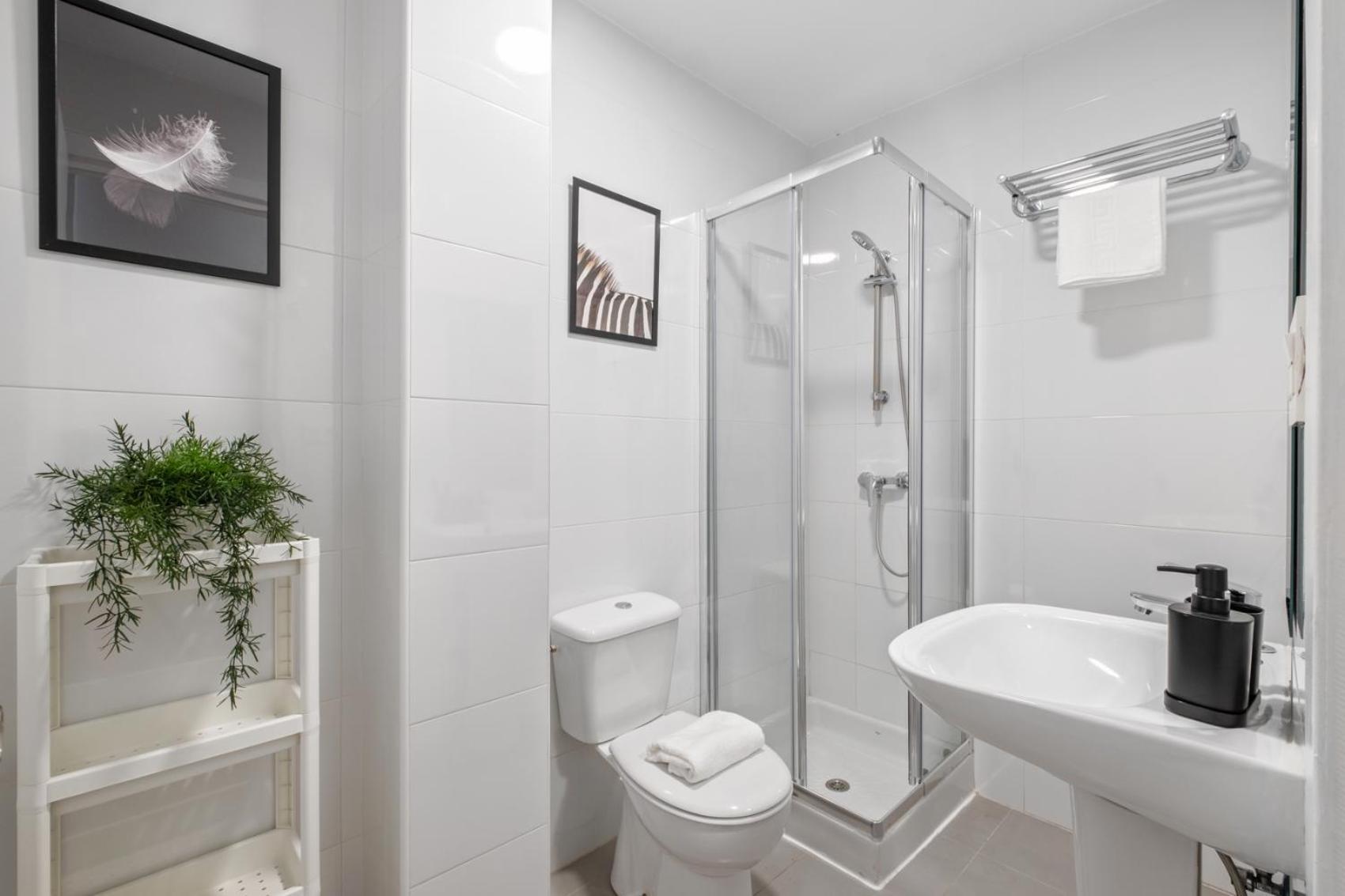 3 Dormitorios, 2 Banos Y Balcon Appartement
