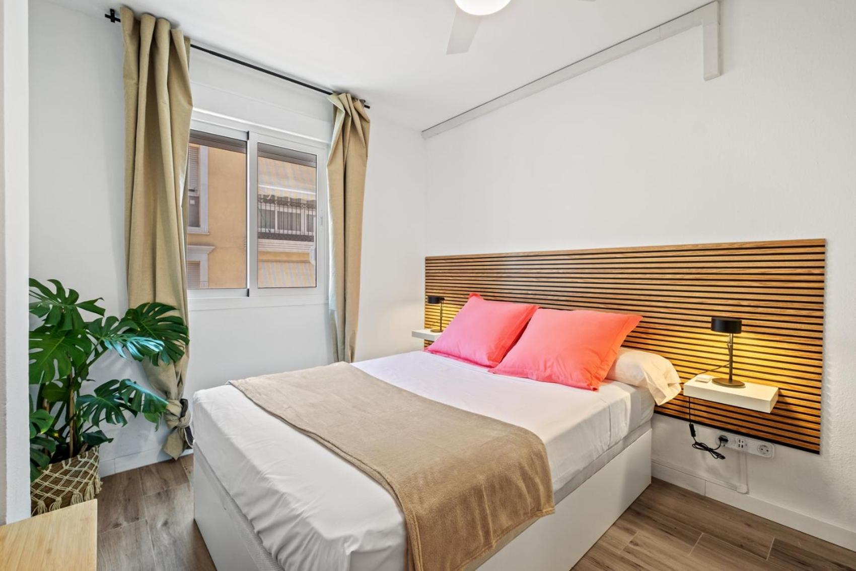 3 Dormitorios, 2 Banos Y Balcon Appartement *