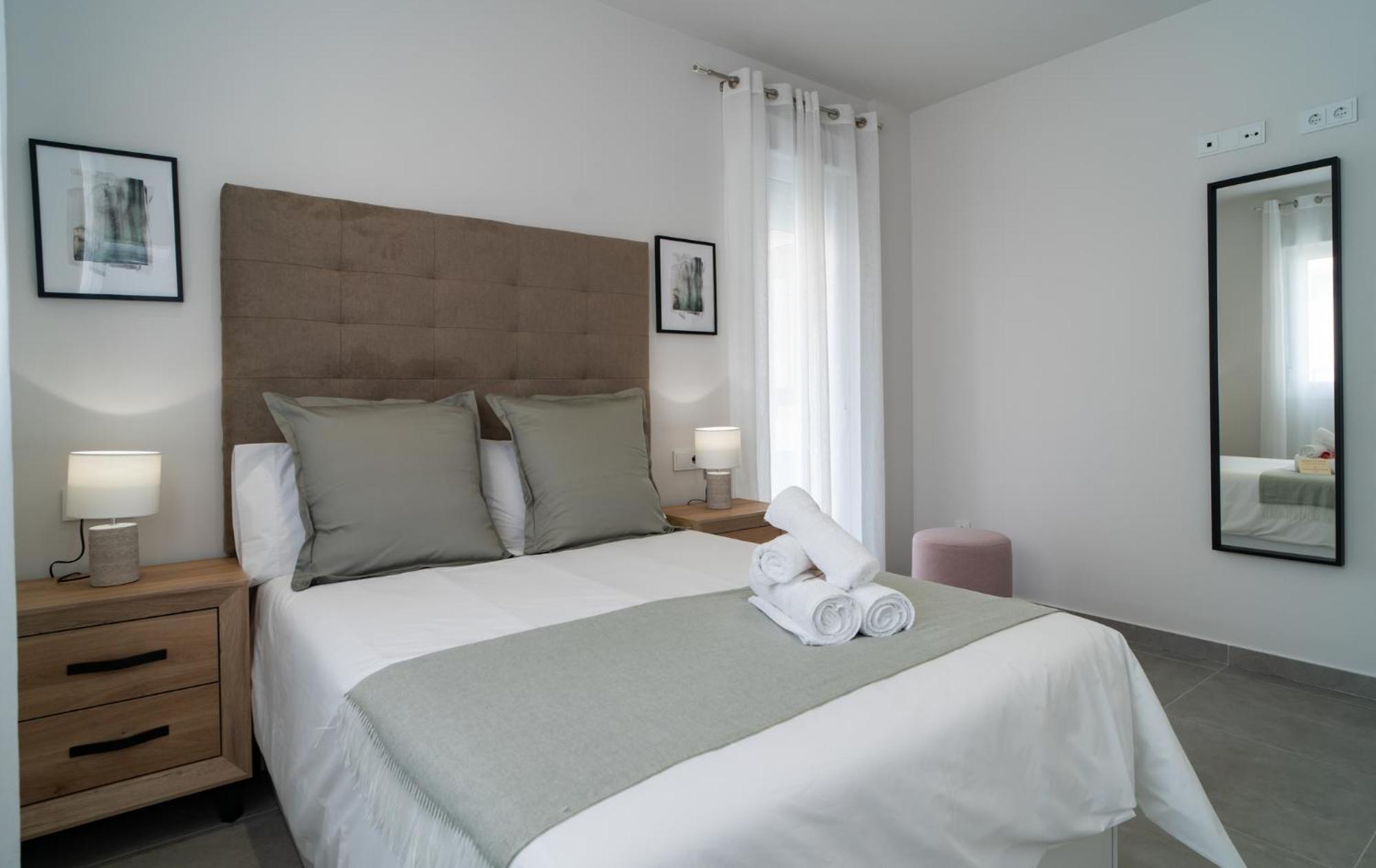 Apartamento Aac - Con Luz Propia, Amplio Y Nuevo! *
