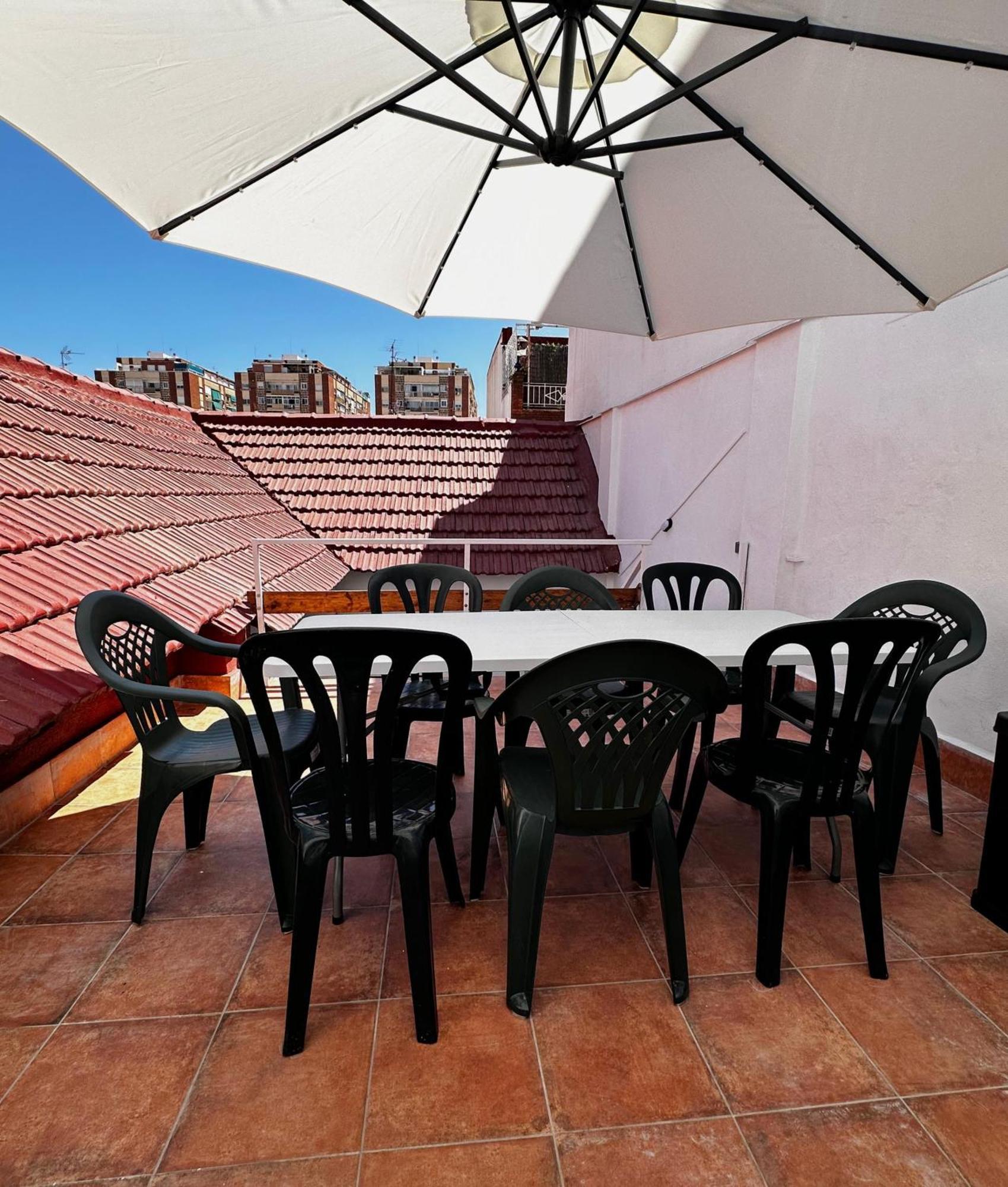 Holiday home Amplia Casa Entera Con Patio Y Terraza Familia Y Grupo De Amigos