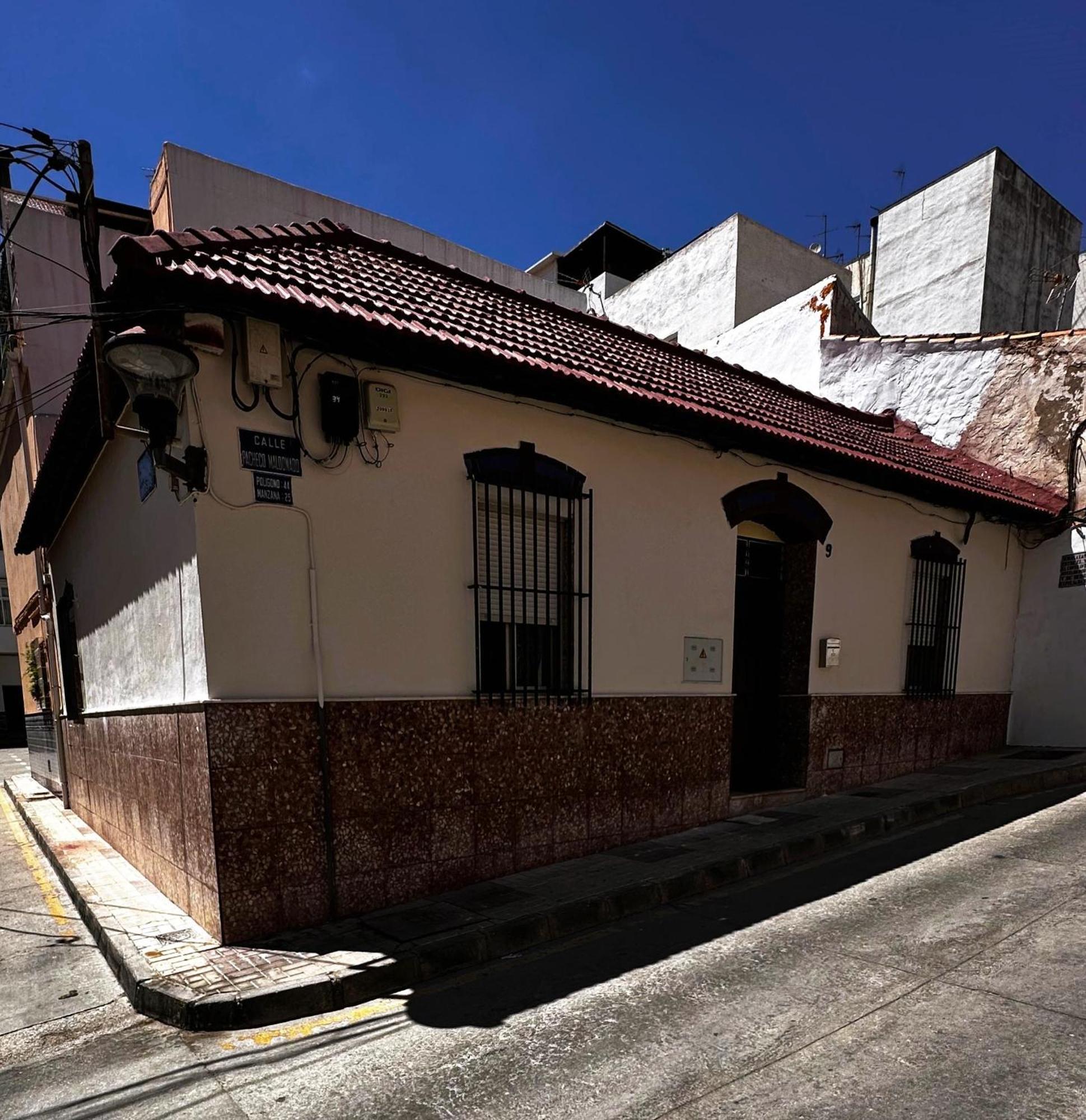Amplia Casa Entera Con Patio Y Terraza Familia Y Grupo De Amigos Holiday home *