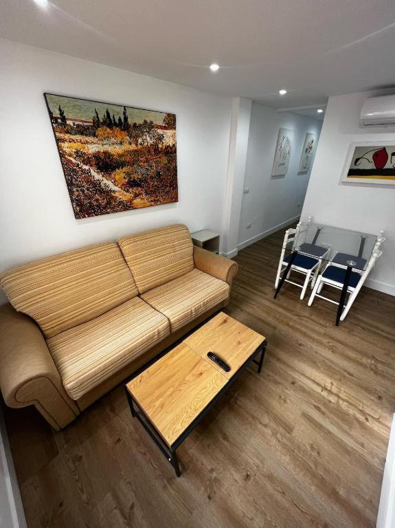 Premium Living Train Station Apartment