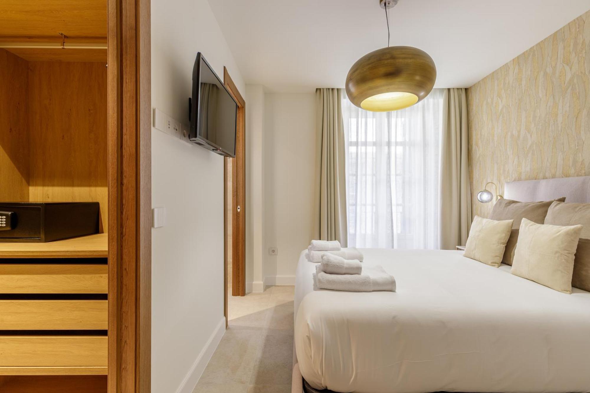 Plaza Del Siglo & Boutique By Caleta Homes *