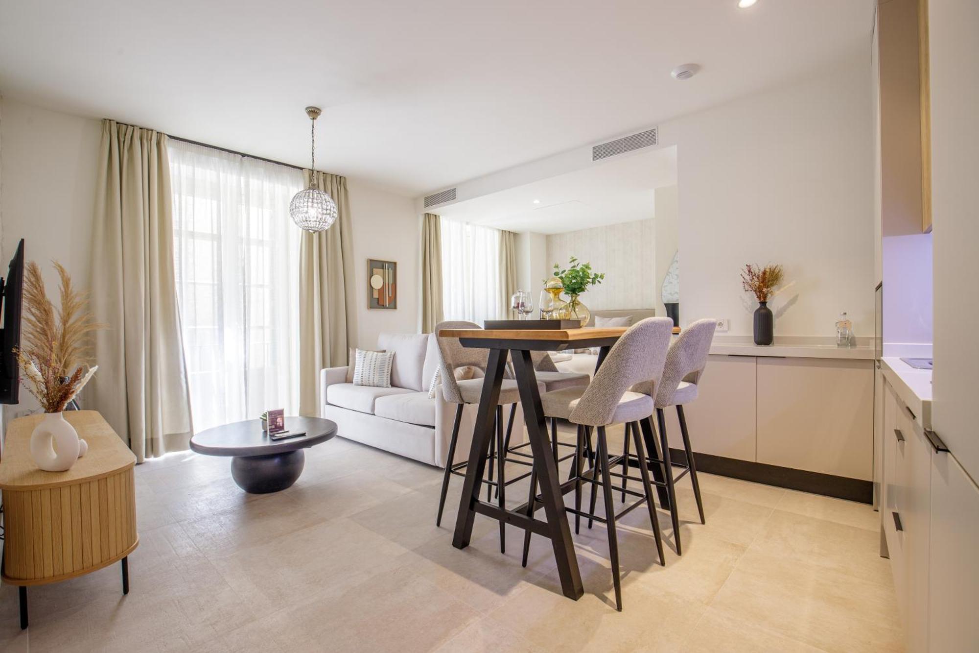 Plaza Del Siglo & Boutique By Caleta Homes *