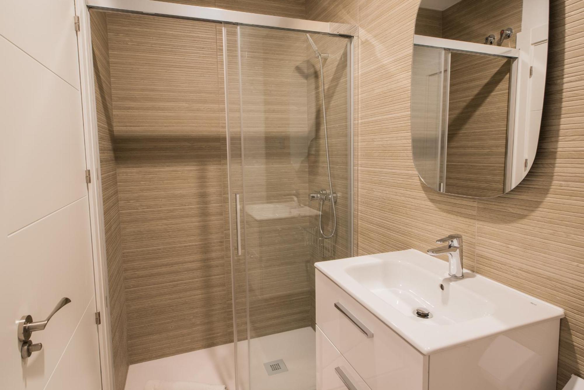 Cozy Modern Flat Terrace 2 Bedrooms 2 Bathrooms Apartment *