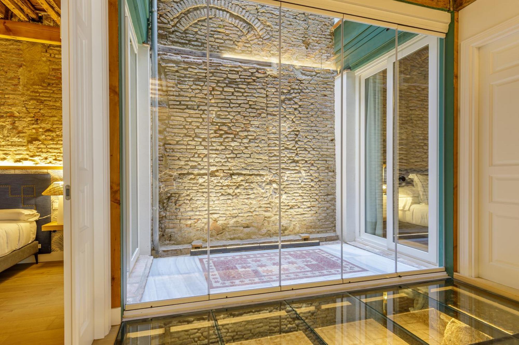 Palacio Vegafuente By Caleta Homes * Malaga