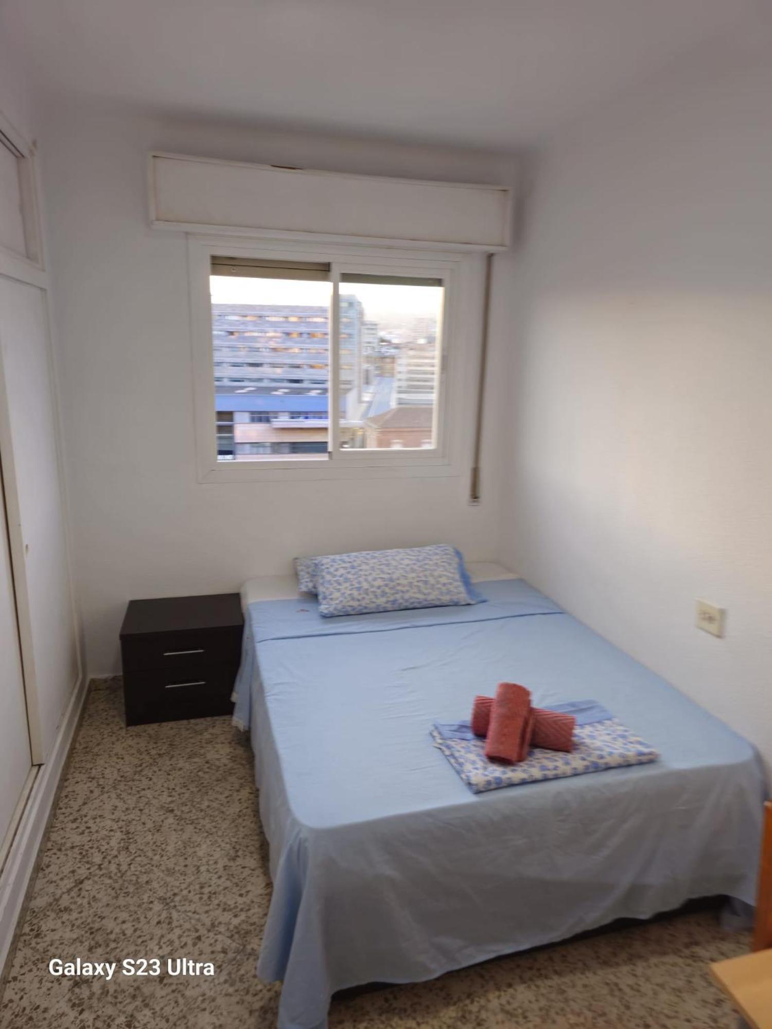 C Habitacion Preciosa Grande Privada Centro Y Cerca De La Playa Wi-fi *