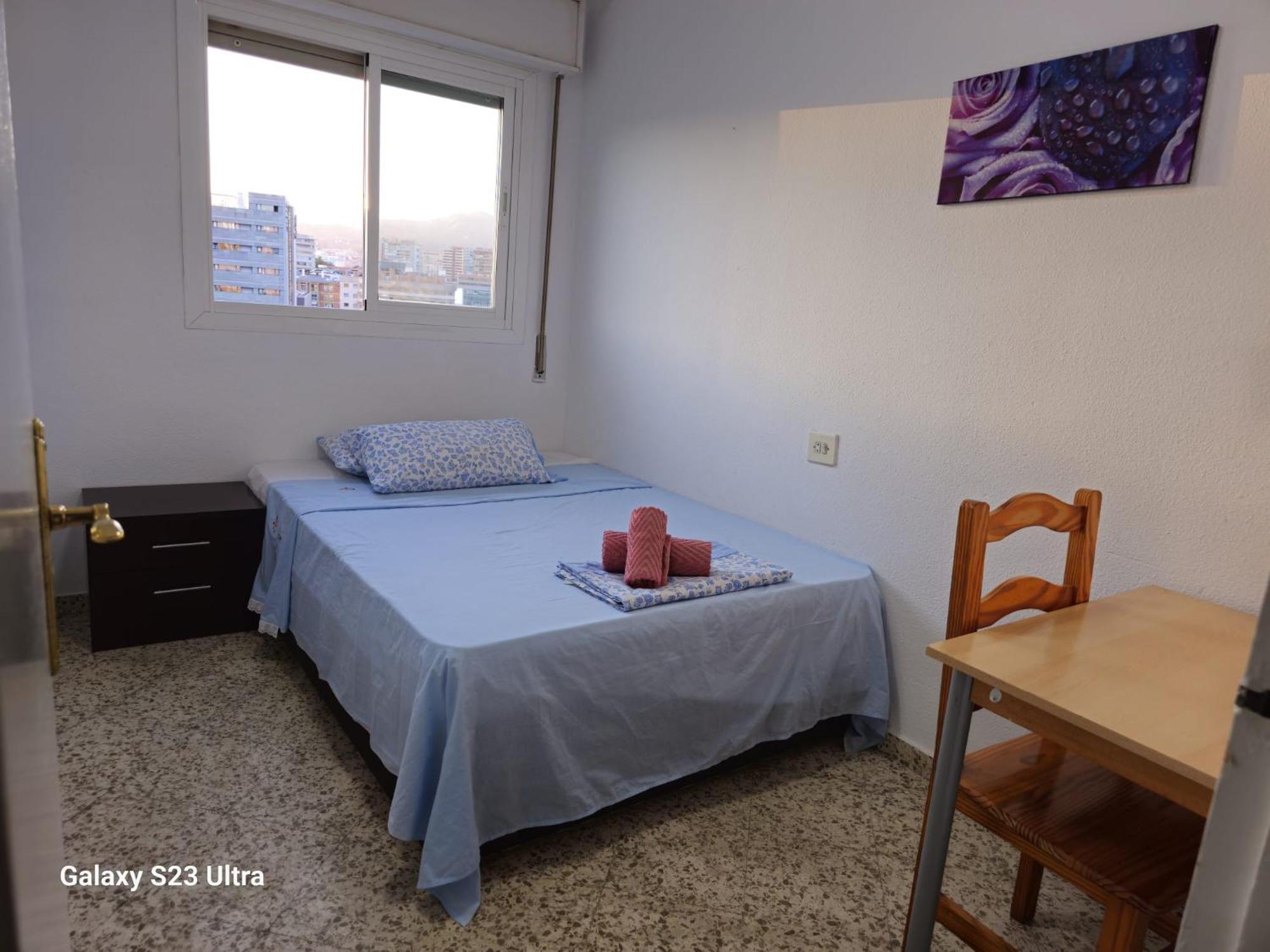 C Habitacion Preciosa Grande Privada Centro Y Cerca De La Playa Wi-fi Homestay *