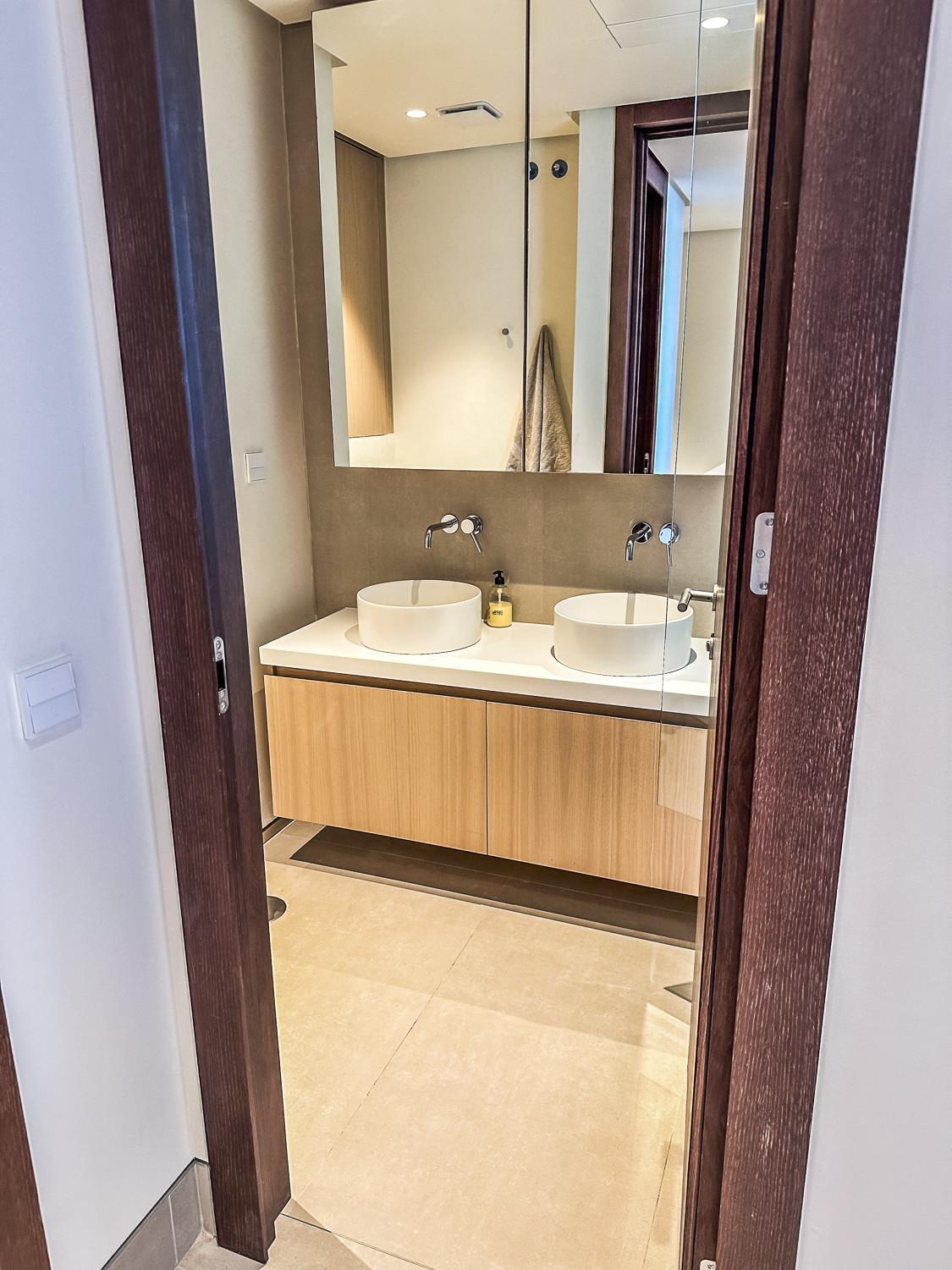 -malagasunapts-tower Living Sea Views Pool Gym Park Apartment