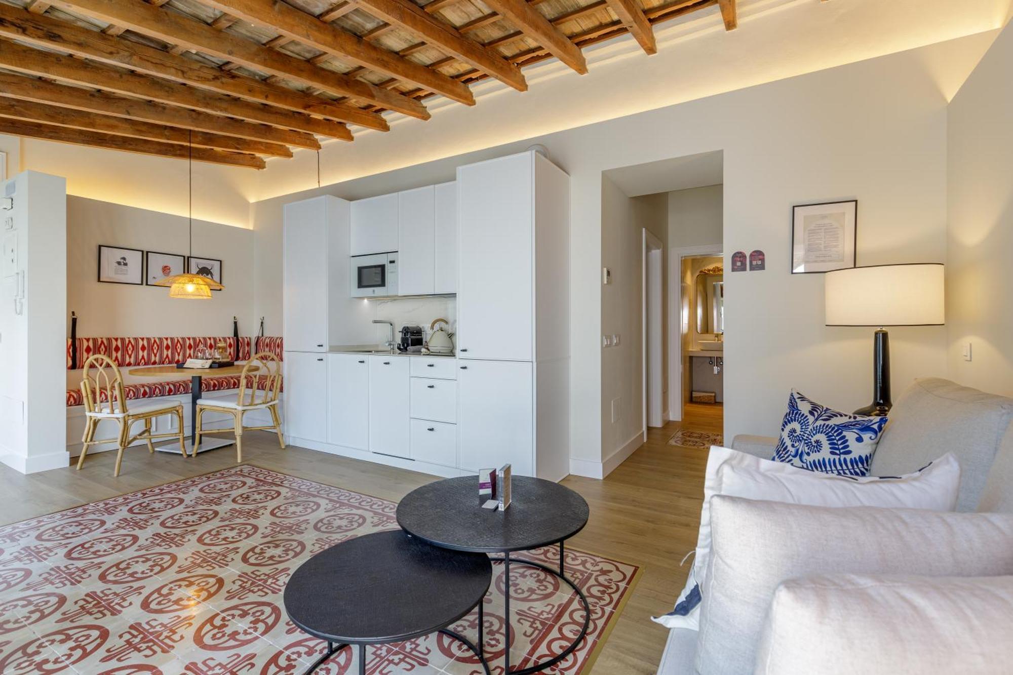 Palacio Vegafuente By Caleta Homes Apartment