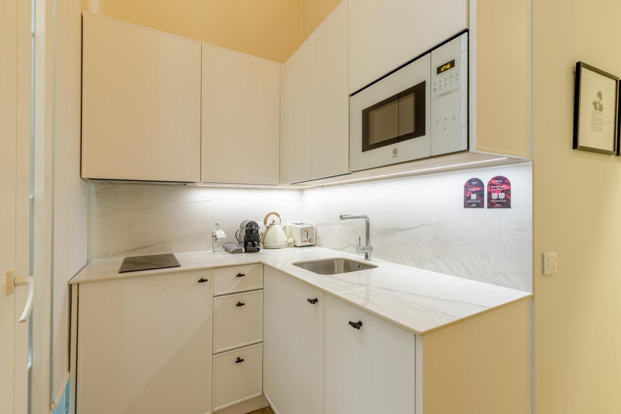 Palacio Vegafuente By Caleta Homes Malaga