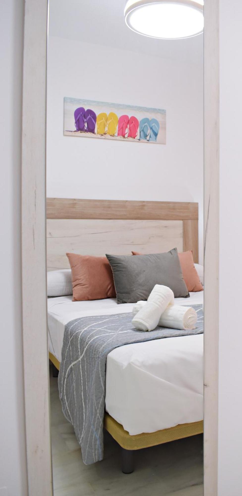Apartment At La Isla Preciosos Cerca Del Centro De La Ciudad Y De La Playa Malaga