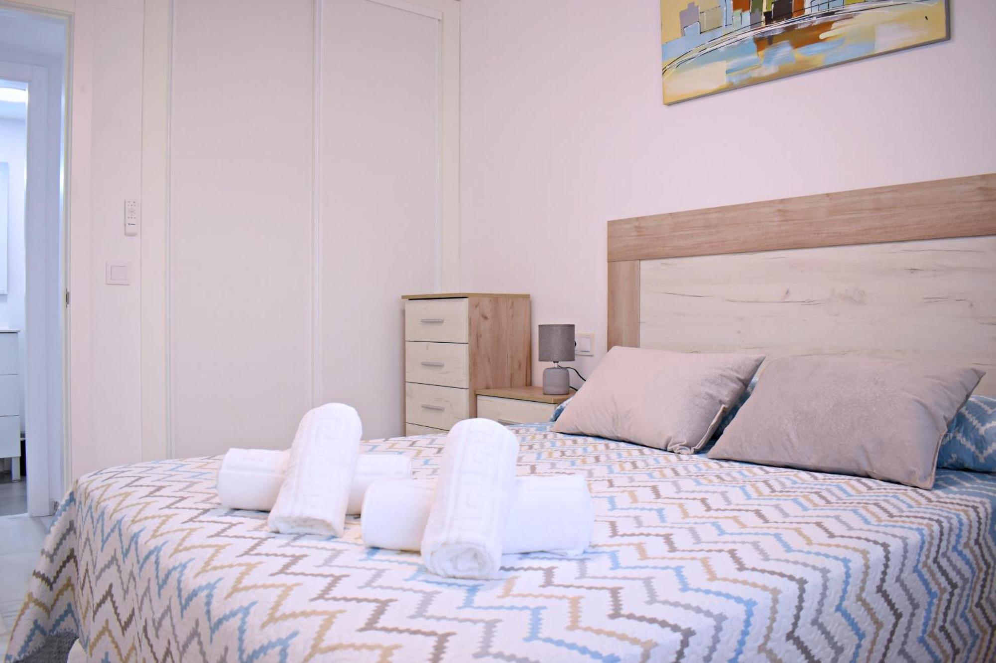 Apartment At La Isla Preciosos Cerca Del Centro De La Ciudad Y De La Playa Malaga