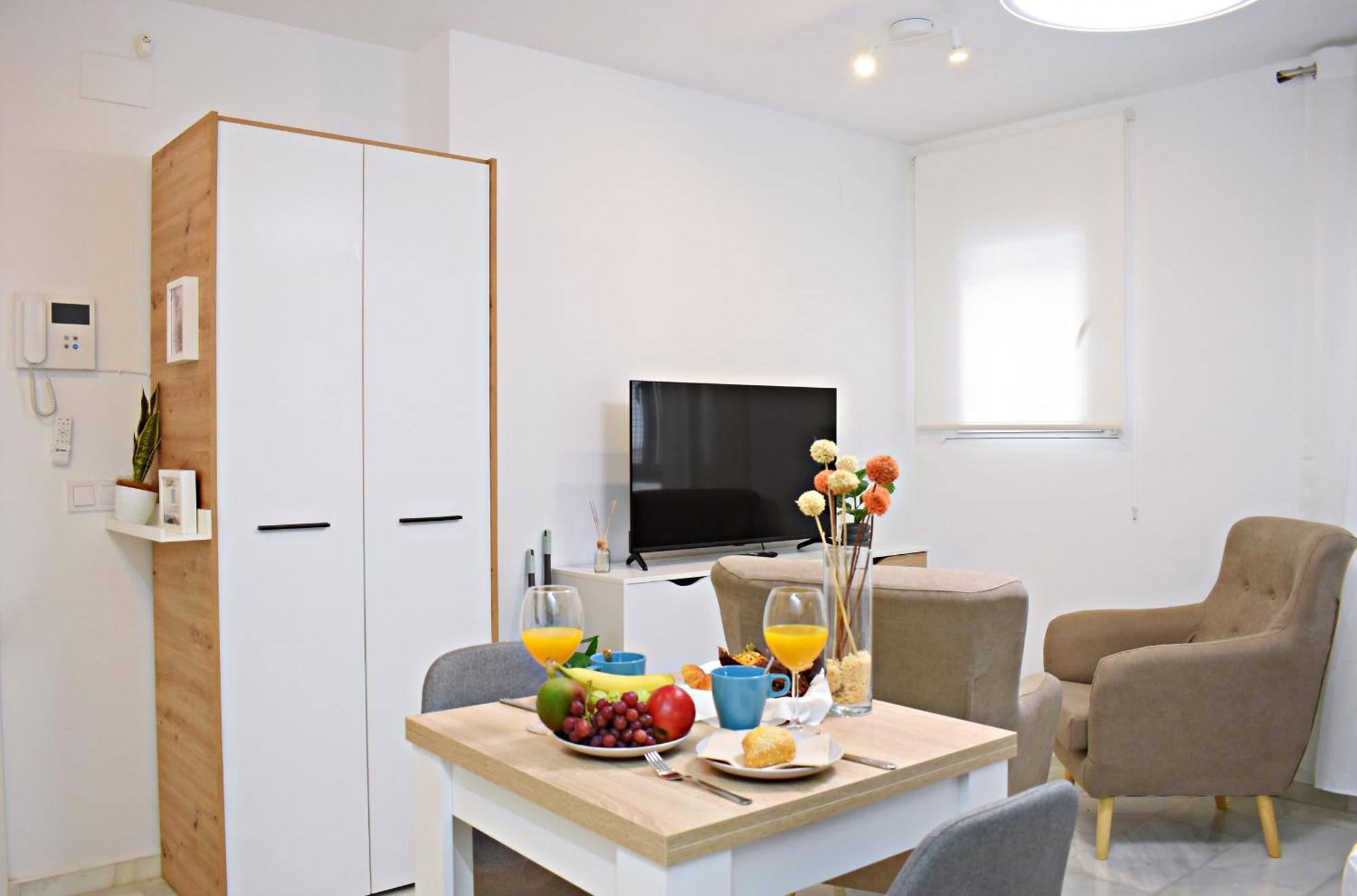 Apartment At La Isla Preciosos Cerca Del Centro De La Ciudad Y De La Playa Malaga