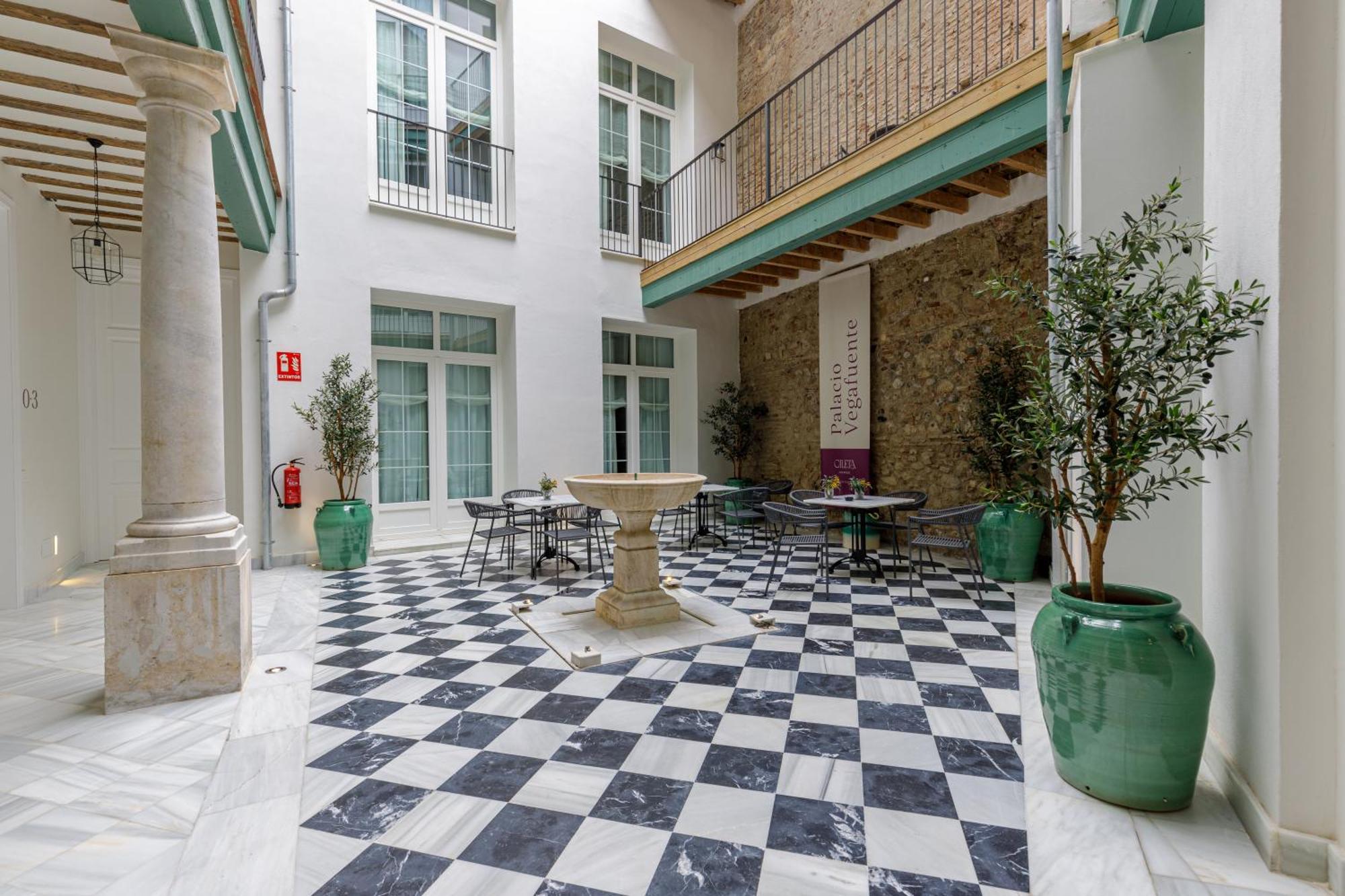 Palacio Vegafuente By Caleta Homes Malaga