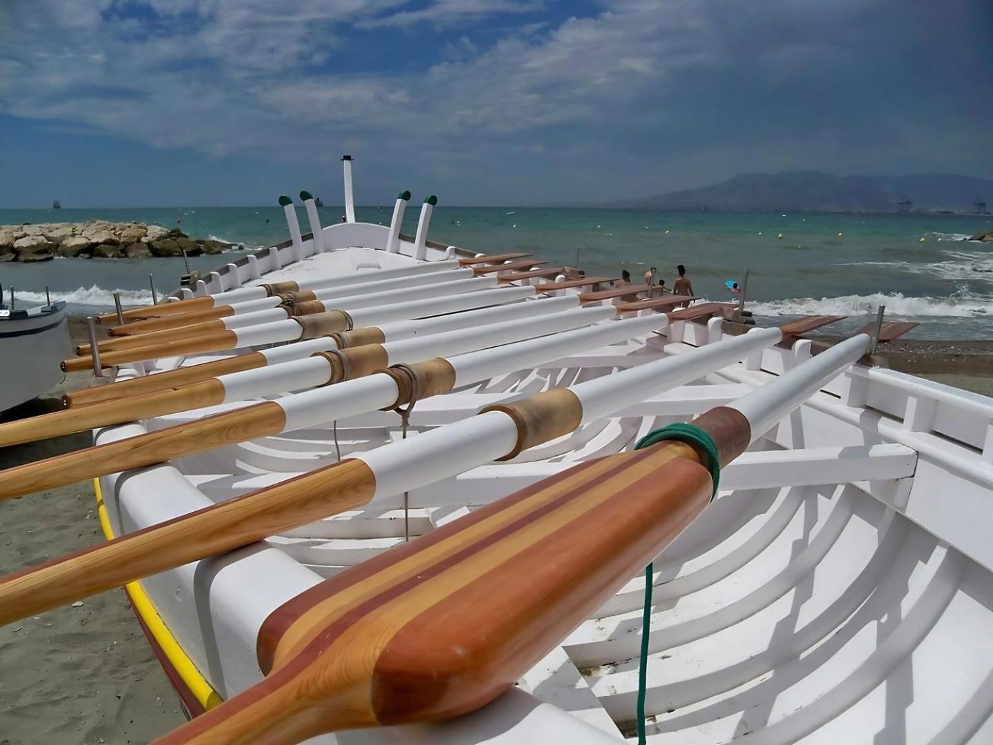 Arenas Del Piso En Playas Del Palo * Málaga