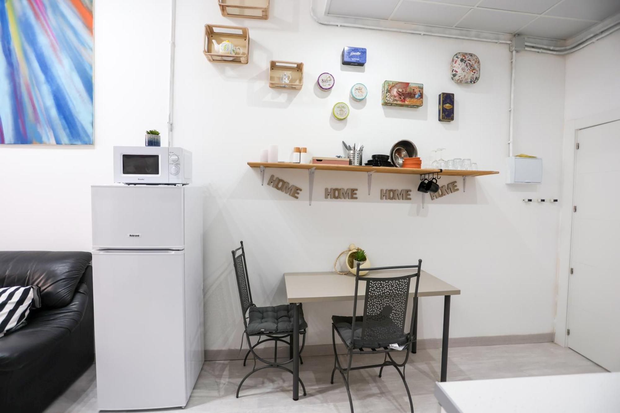 Cross Apartment *