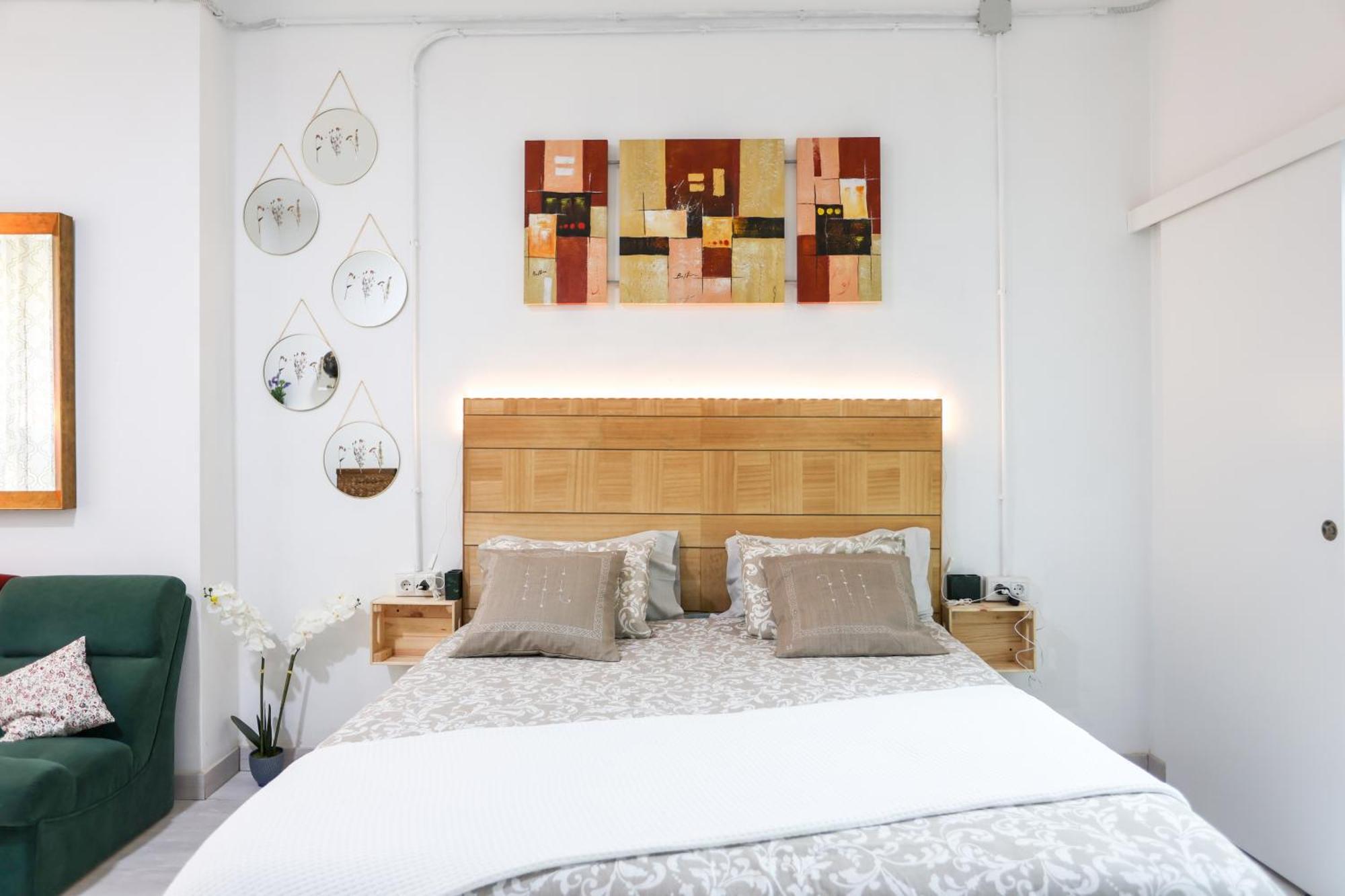 Cross Apartment *
