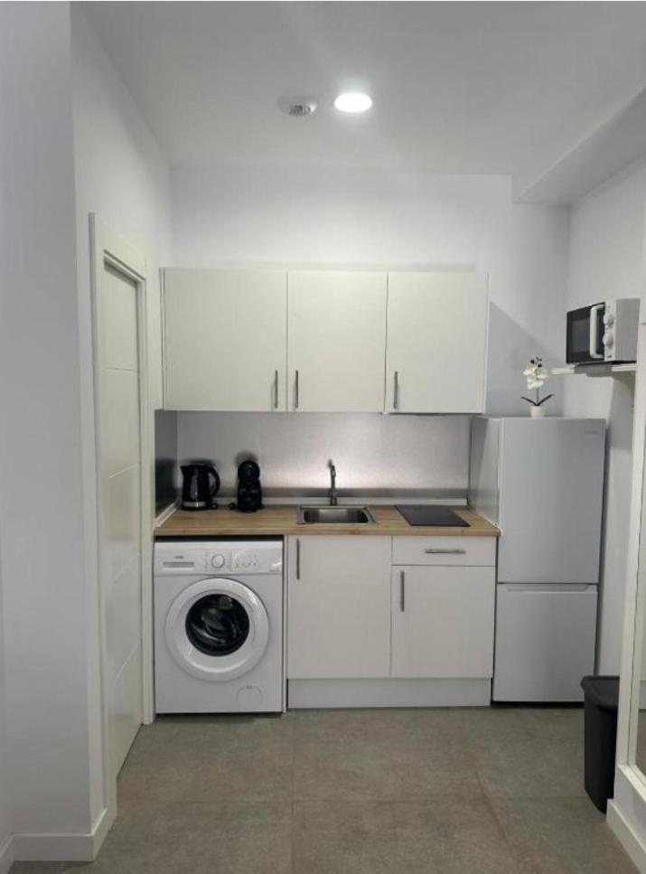 Estupendo Piso A 5 Min De La Estacion De Bus Y Tren Maria Zambrano Apartment Malaga