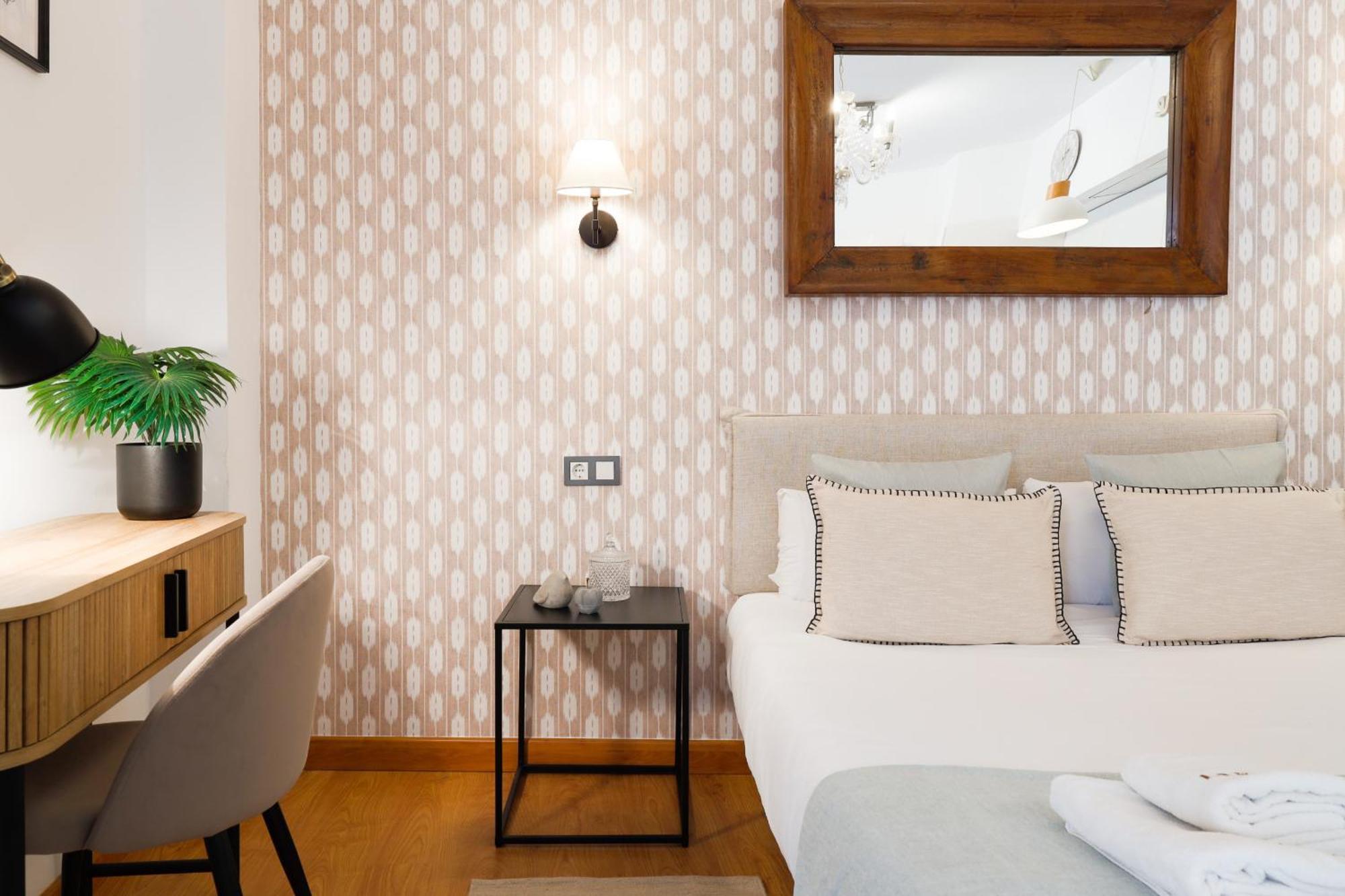 C15 - Charming Modern In The Centre Apartment