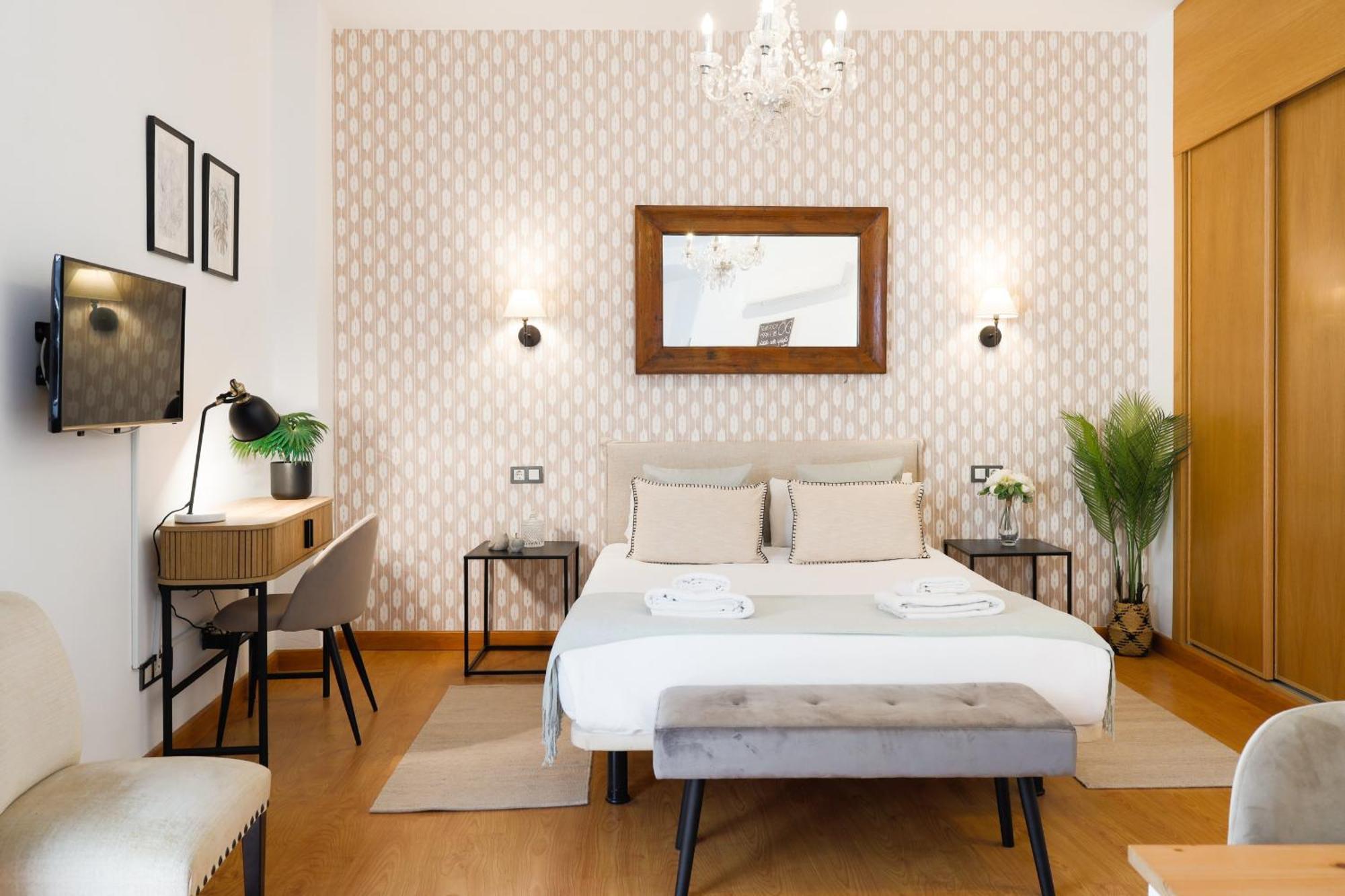 Apartment C15 - Charming Modern In The Centre