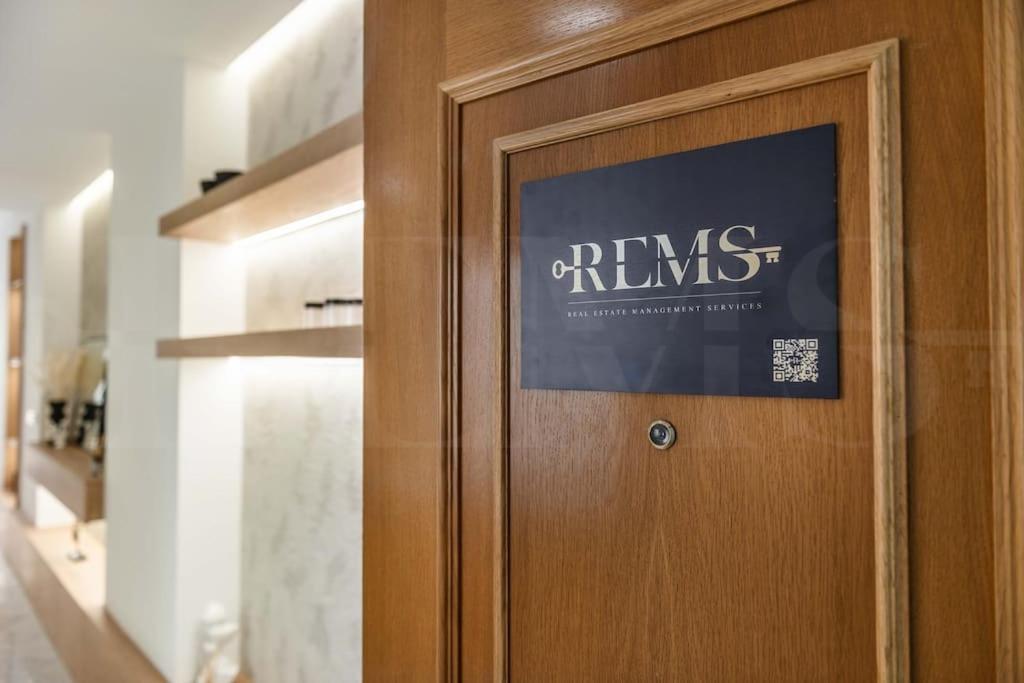 Sophisticated & Private Terrace - Center By Rems *