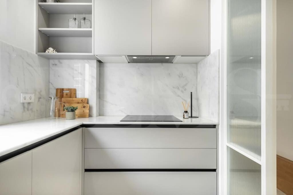 Sophisticated & Private Terrace - Center By Rems