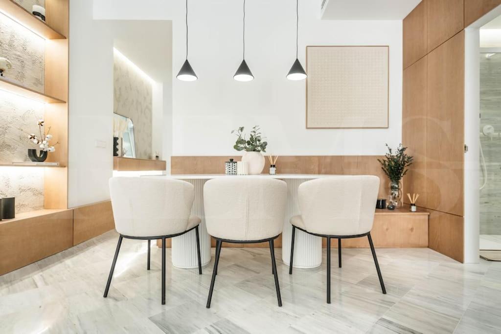 Sophisticated & Private Terrace - Center By Rems *