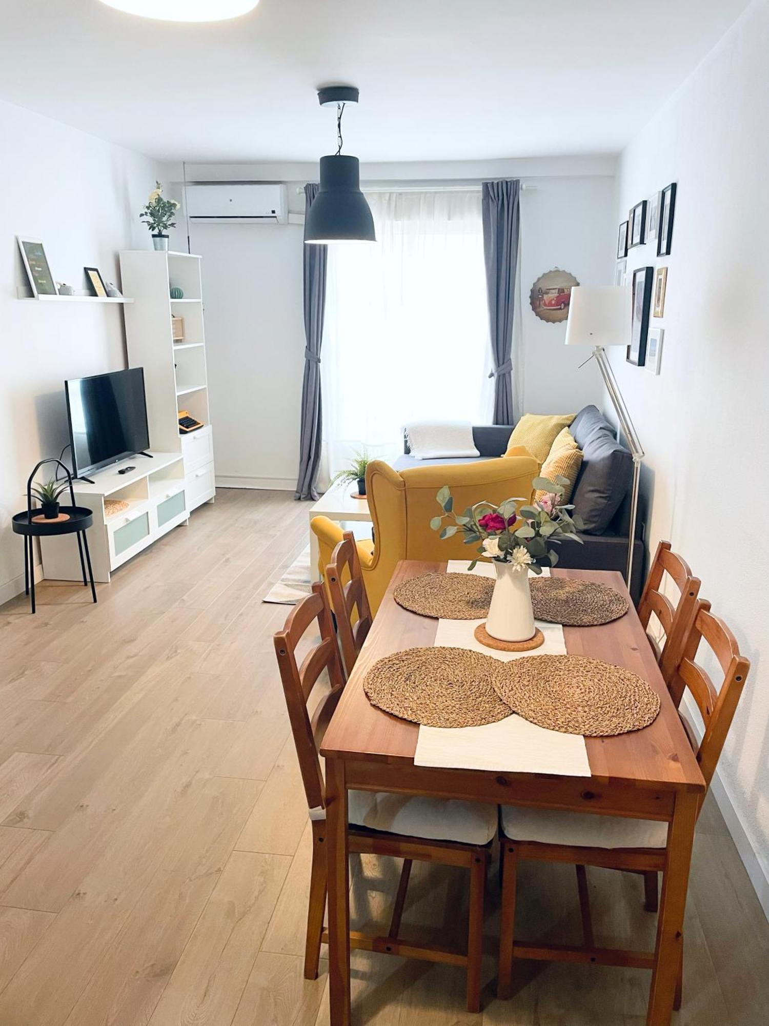 Apartment Centrico Apartamento Con Parking Disponible By Bebalmy *