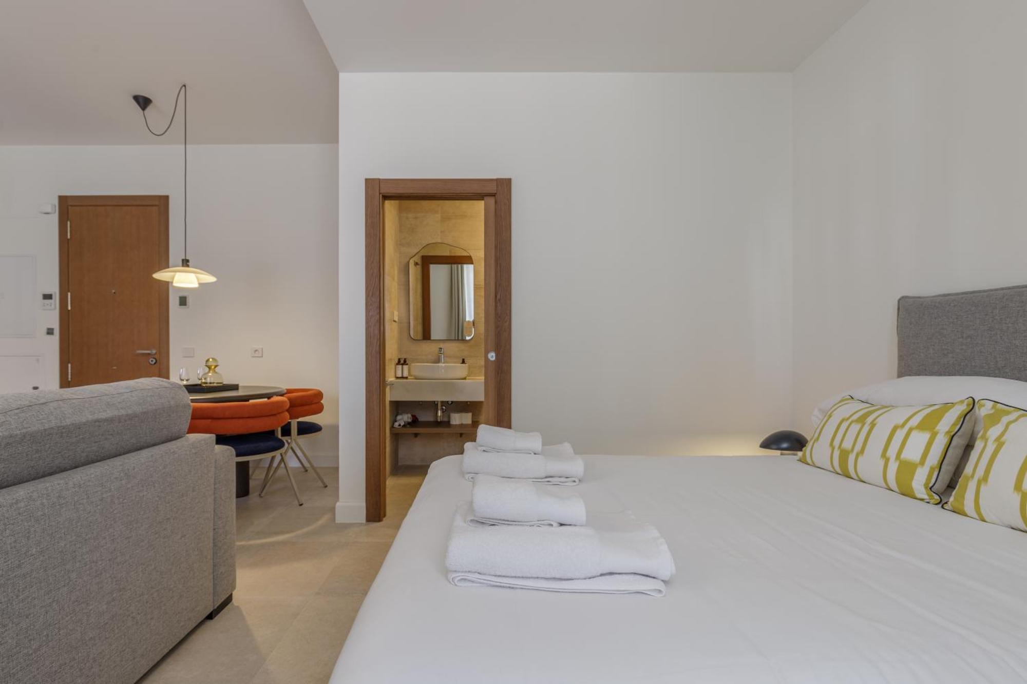 Plaza Del Siglo & Boutique By Caleta Homes *