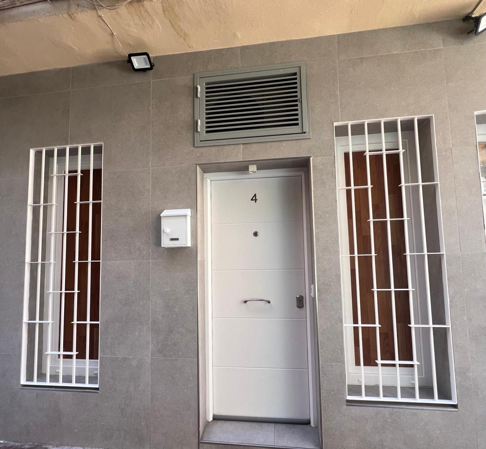 Apartment Fantastico Piso A 5 Minutos De La Estacion De Bus Y Tren A Metros De La Playa *