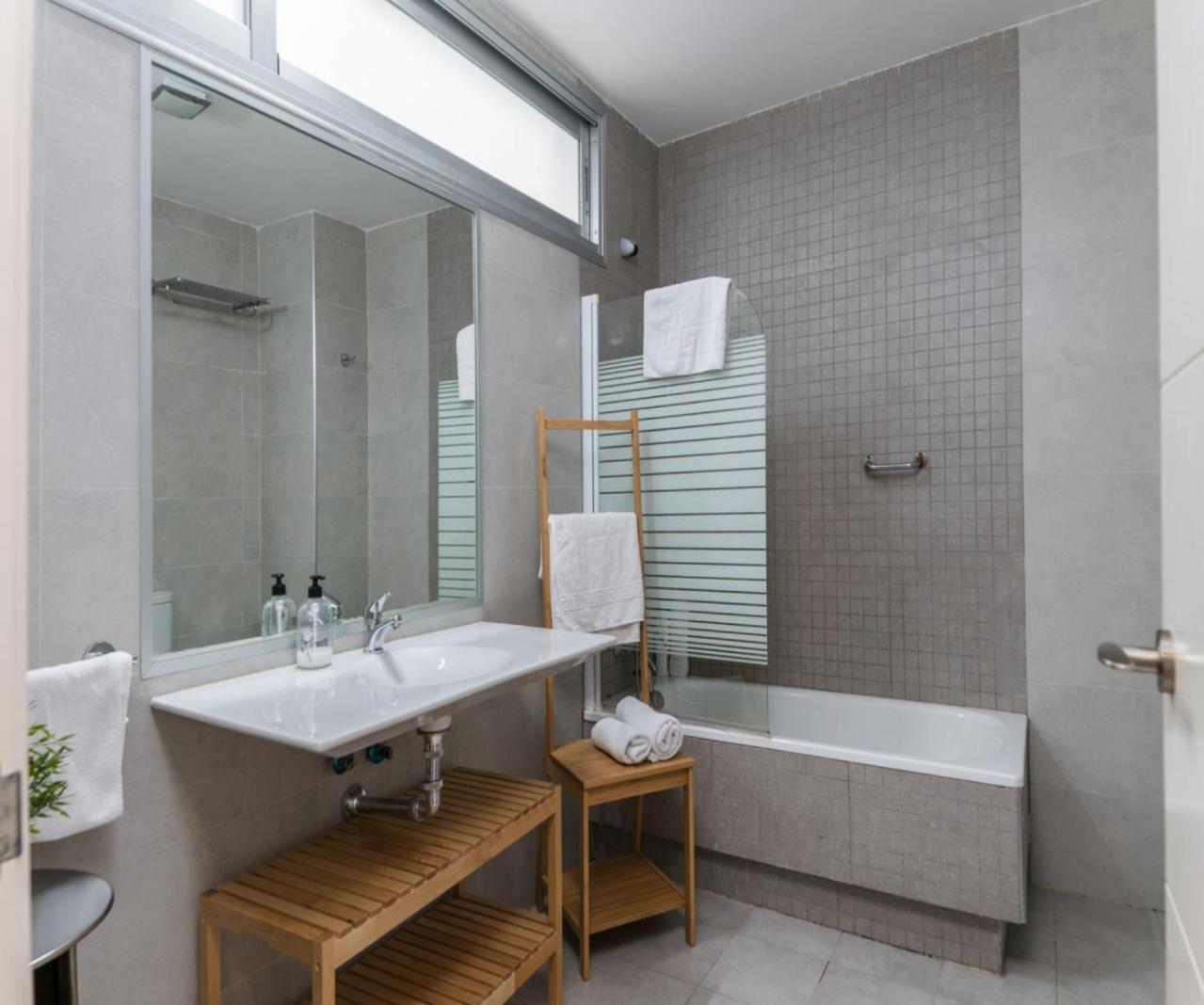 Apartamento A 5 Min De Calle Larios Con Parking Málaga