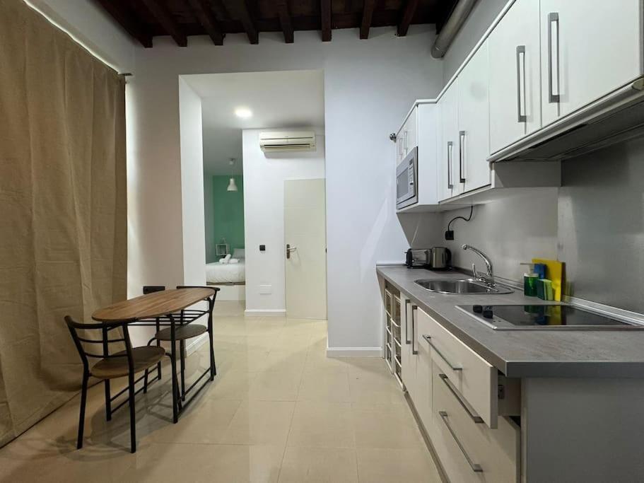 Cosy In The Heart Of - Alvarez Apartment *