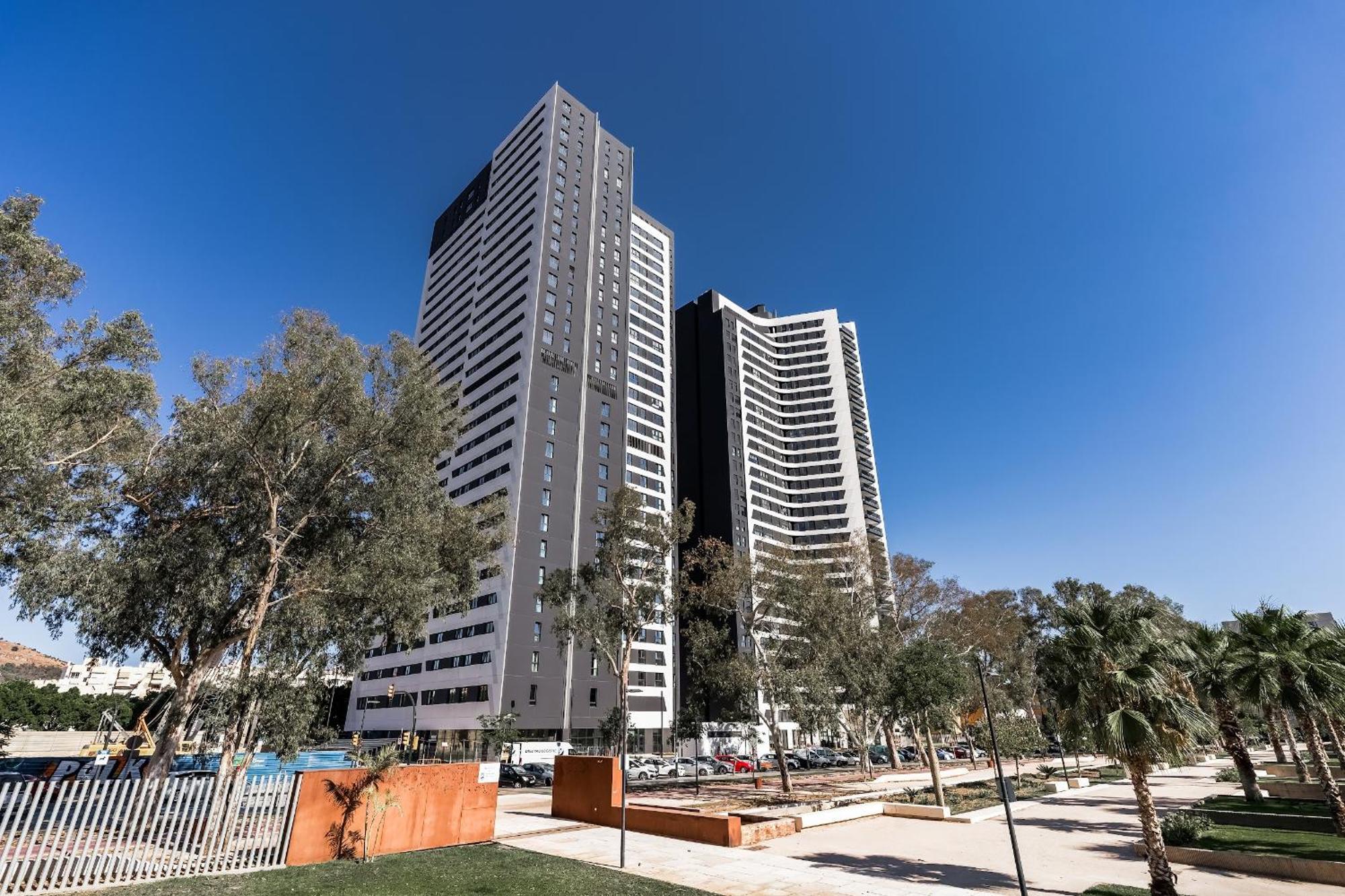 Brand New Urban Sky 25th Floor Apartment *
