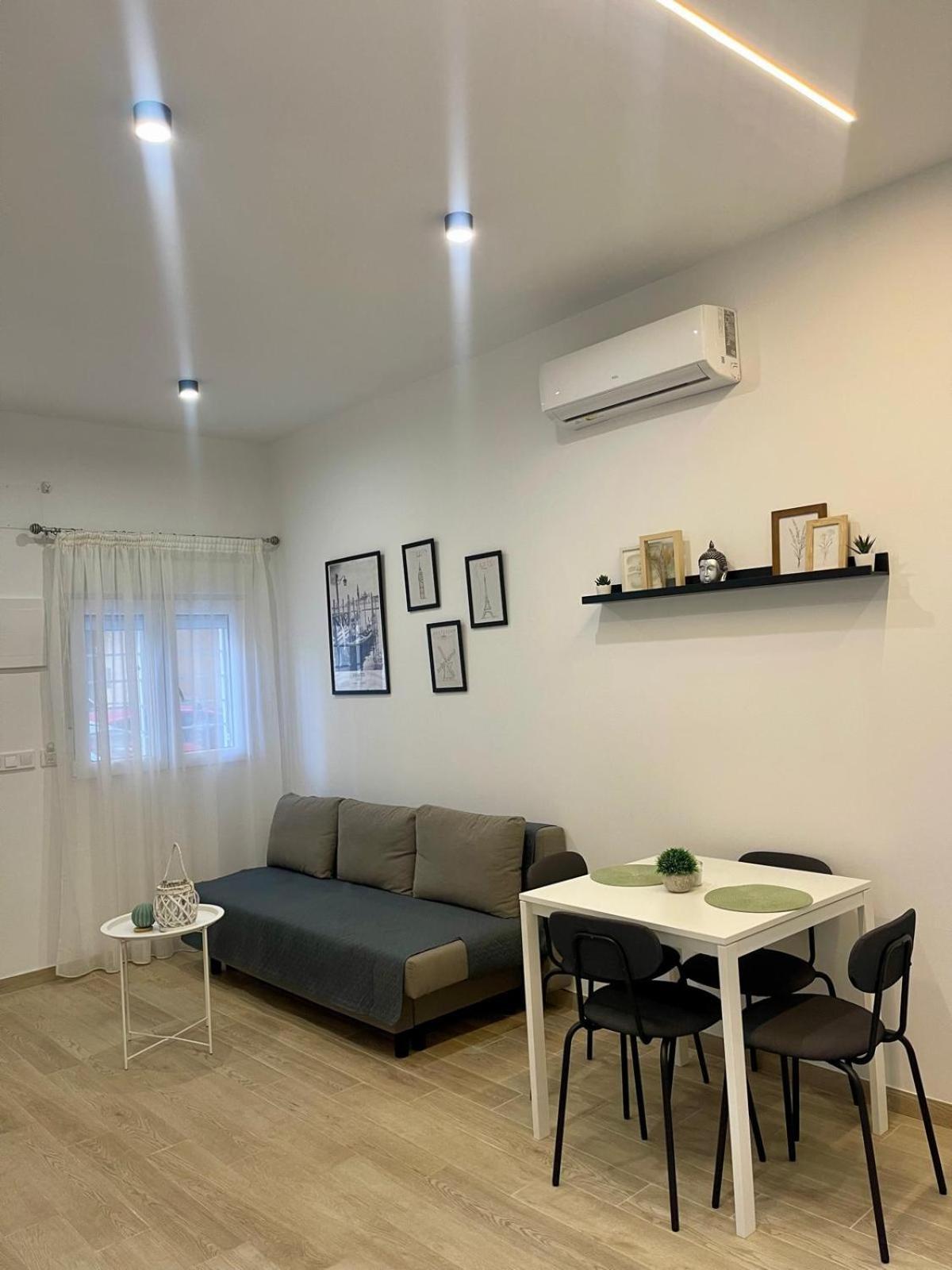 Apartment Mellis - Maria Zambrano Train Station & Bus